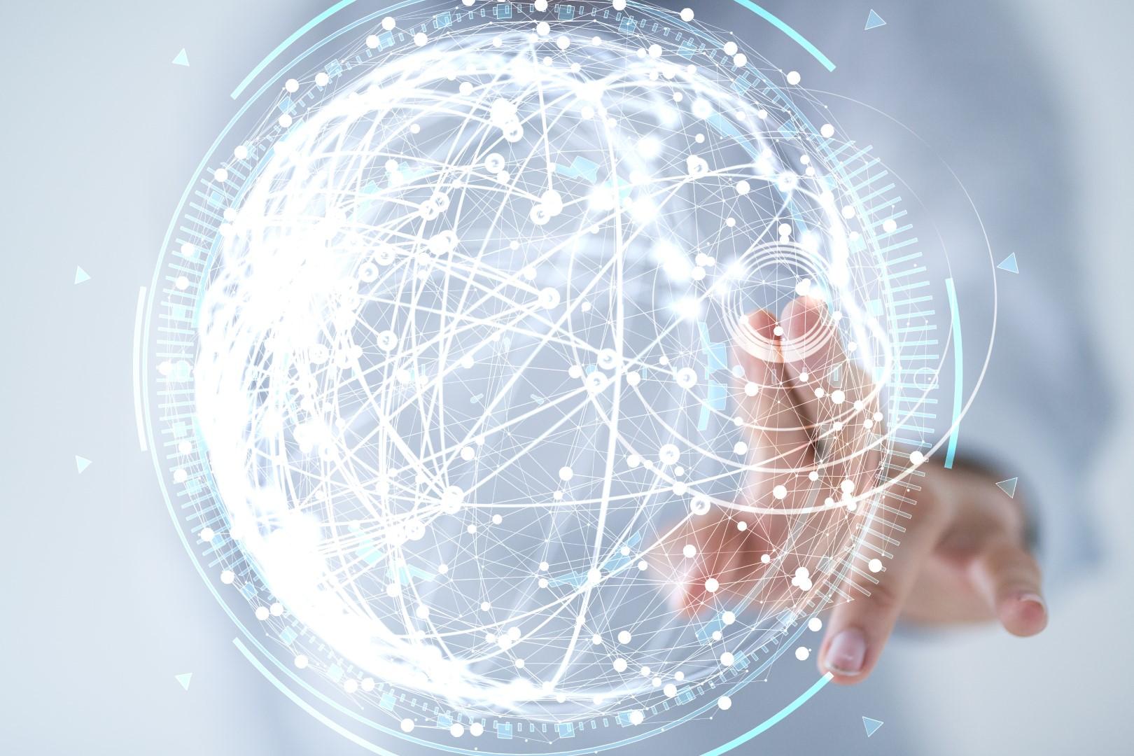 Symbolbild mit Hand, die ein Glasfasernetzwerk visualisiert – steht für die Expertise von Elitex im Glasfaserausbau