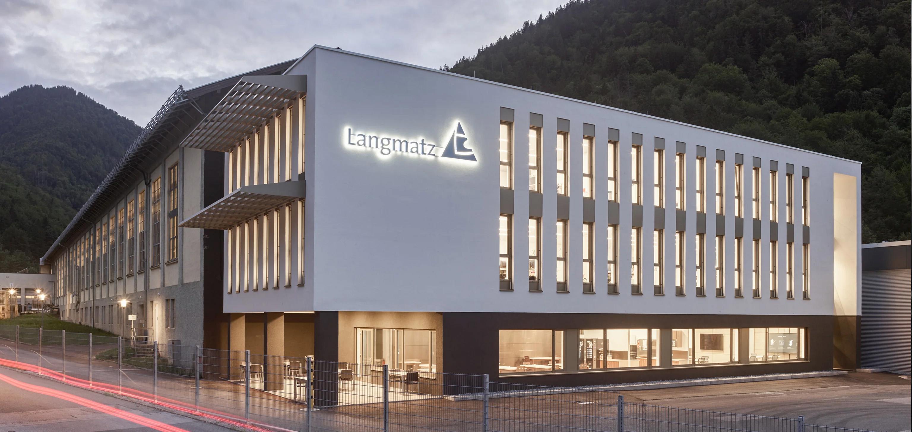 Nachtaufnahmen vom Firmengebäude Langmatz aus Garmisch-Partenkirchen