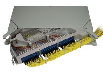 Optotec Chassis 1U 19" mit 1 Patch&Spleiß-Modul. Ausrichtung Rechts. 48 Adapters LC/APC Duplex Adapters und Pigtails inkl. Faser-Biegkontrolle